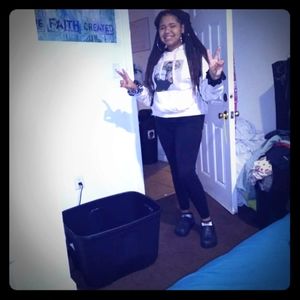 Hi im jakaylah im selling clothes.